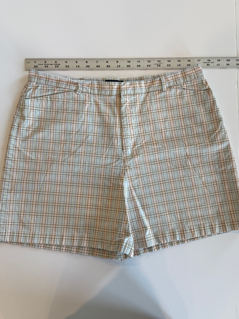 Women’s Dockers  Plaid Shorts in Light Blue & Tan Size 16